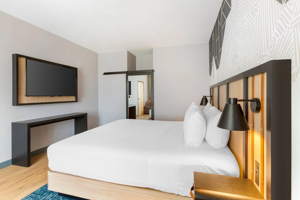 Suite, 1 King Bed with Sofa bed, Accessible, Non Smoking - Photo 4