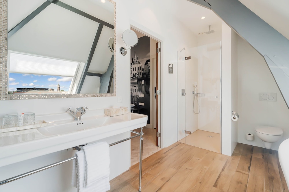 Tower suite photo 3