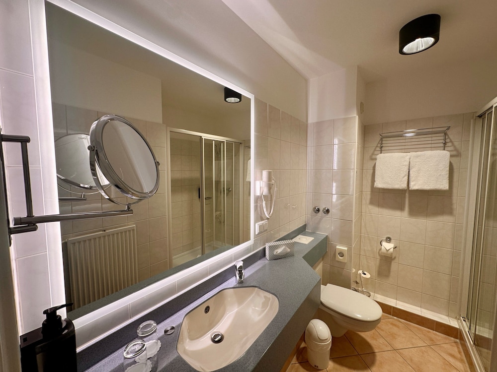 Premium Double Room, 1 King Bed, Non Smoking, Canal View