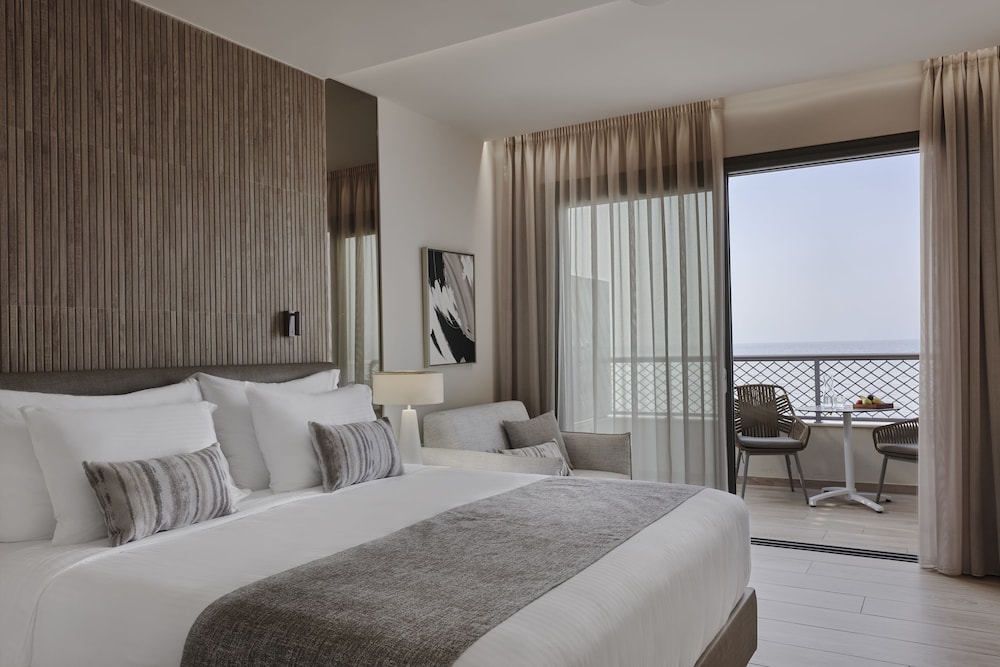 Superior Double Room, Beach View photo 3