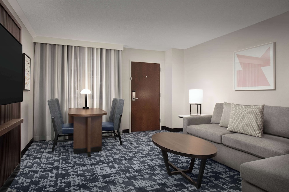 Premium Suite, 1 King Bed (2 Rooms) - Photo 5