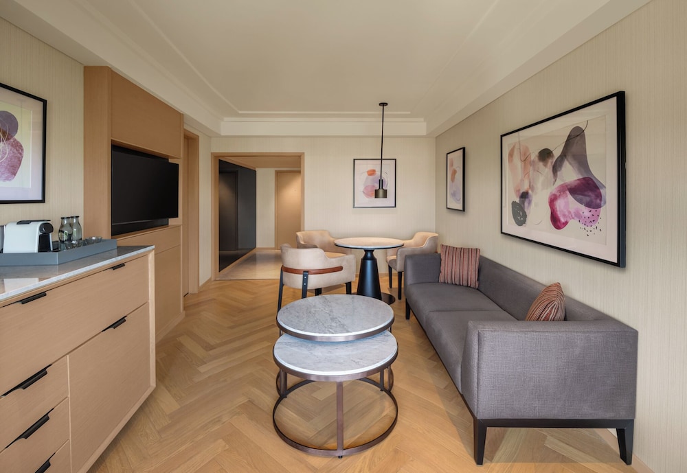 Suite - Photo 4