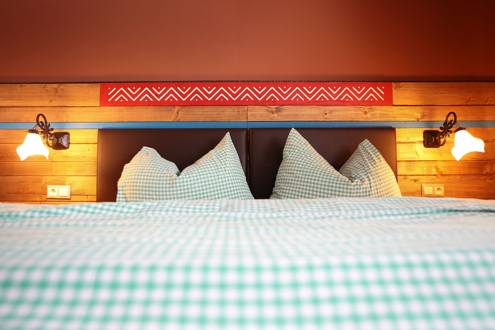 Room, 1 Bedroom, Ensuite, Slope side photo 3
