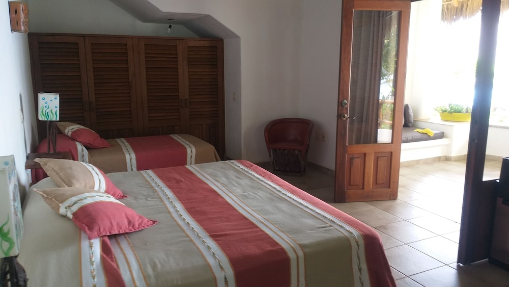 Classic Bungalow, Ocean View (Master) photo 3