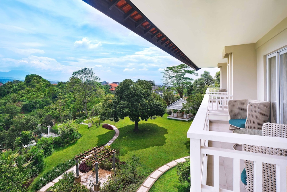 Club Suite, 1 King Bed, Balcony, Tower photo 3