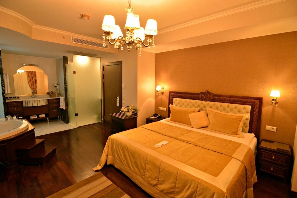 Deluxe Double or Twin Room - Photo 13