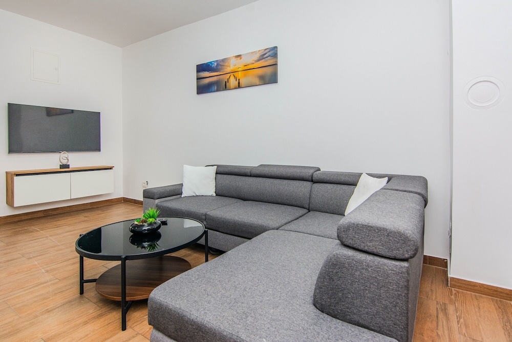 Basic Apartment