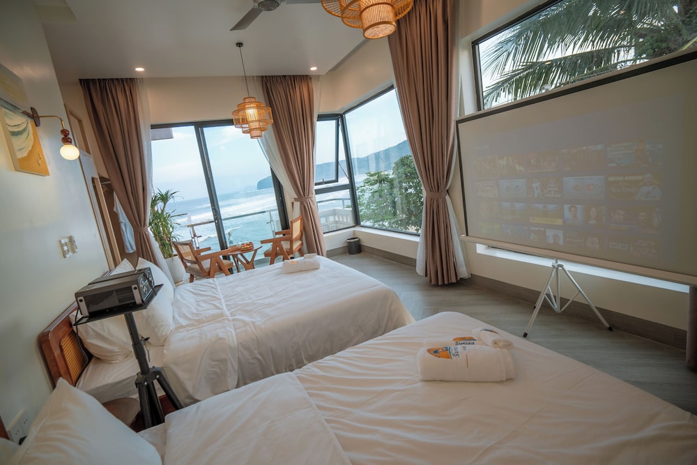 Family Double Room, Balcony, Beach View