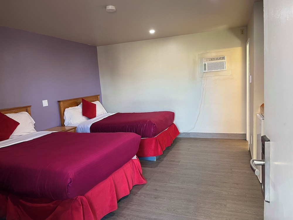 Room, 2 Double Beds, Non Smoking - Photo 3