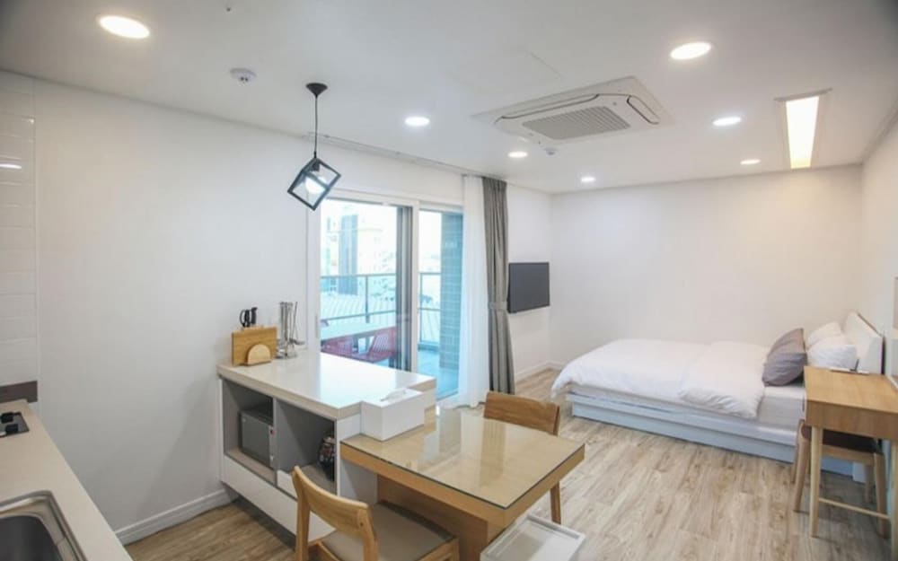 Room (ROOM301)