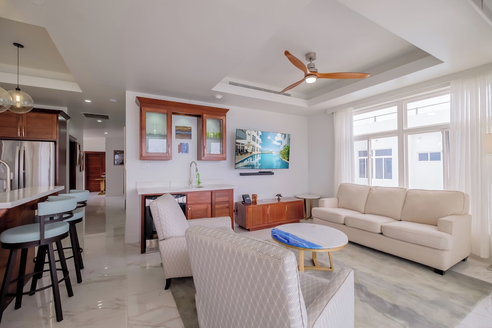 Luxury Penthouse, 3 Bedrooms, Beachfront photo 2