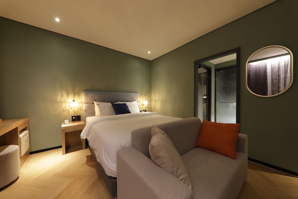 Suite - Photo 8