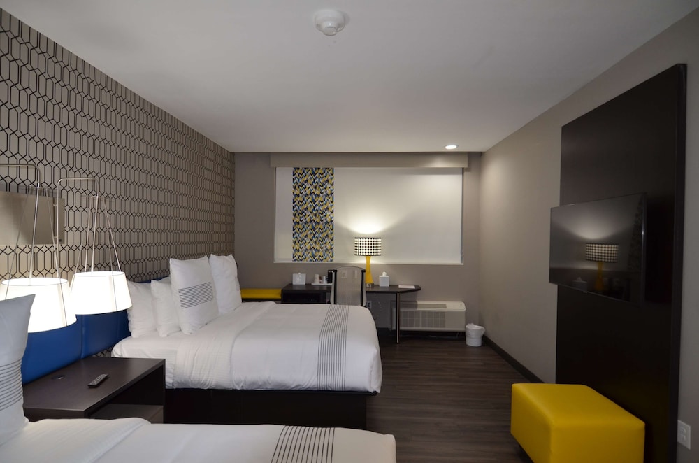 Standard Room, 2 Queen Beds, Non Smoking, Refrigerator & Microwave - Photo 1