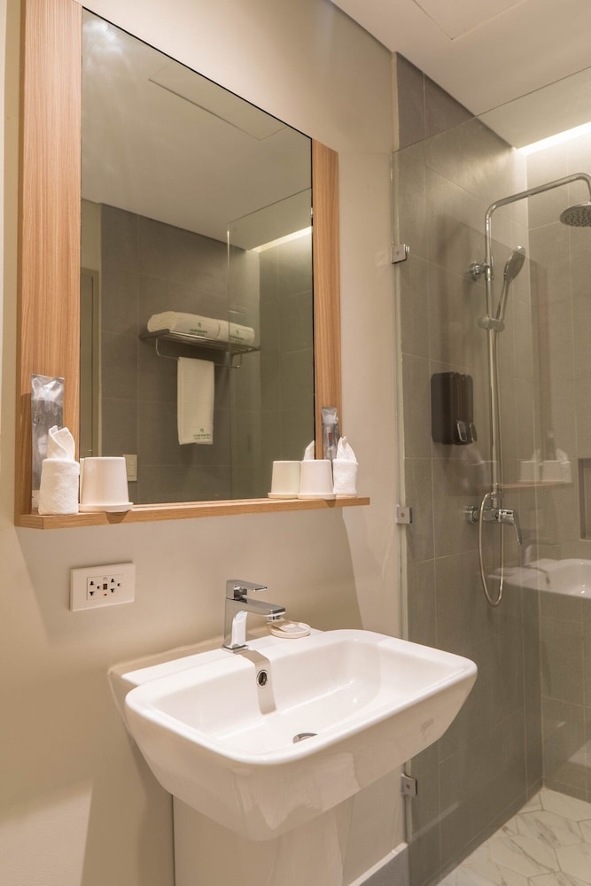 Executive Suite - Photo 2
