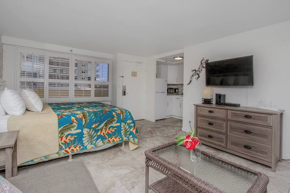 Signature Condo photo 2