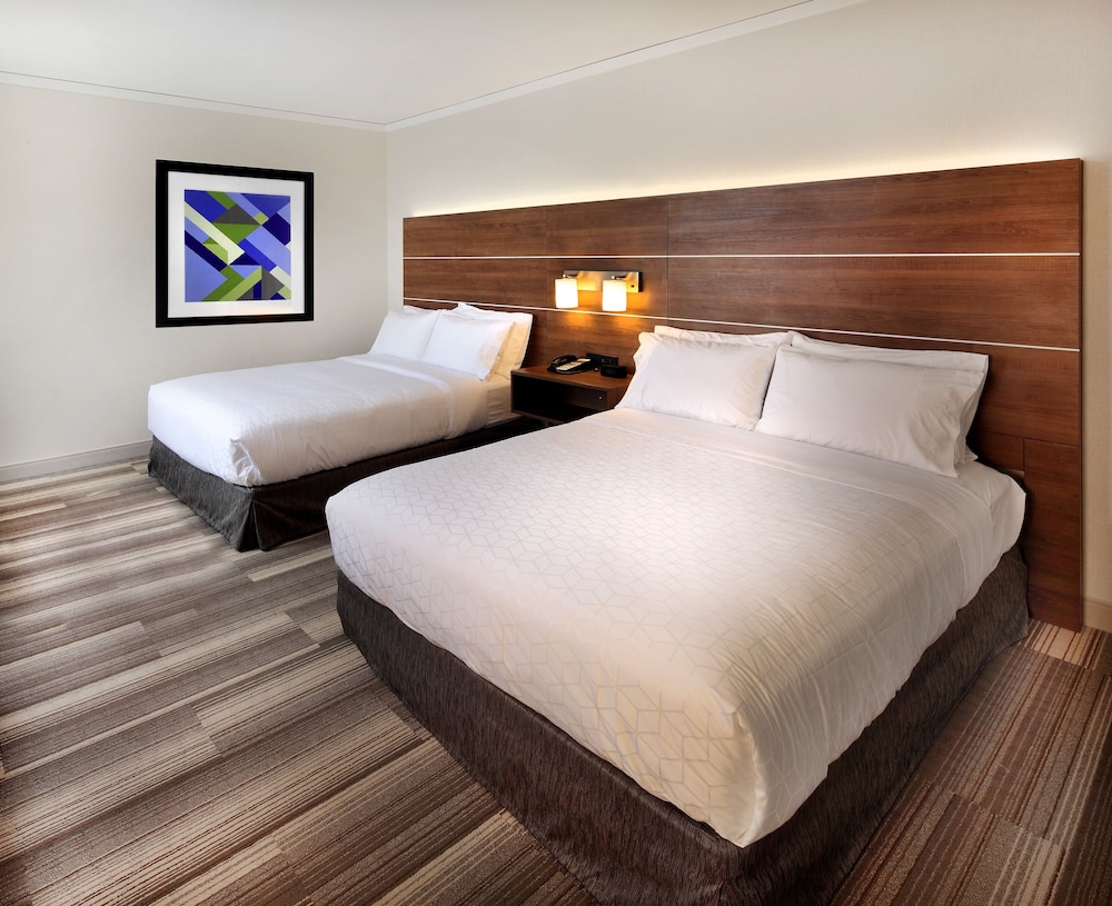 Standard Room, 1 King Bed, Accessible - Photo 8