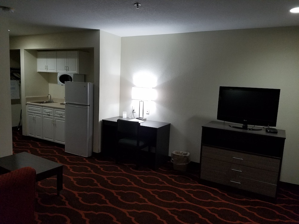 Suite, 1 King Bed, Non Smoking - Photo 6