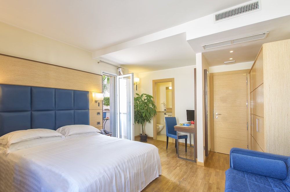 Executive Quadruple Room - Photo 2