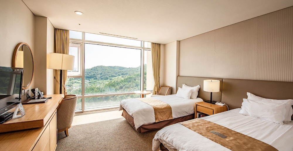 Twin Room, Partial Ocean View (Max 2 People) photo 1