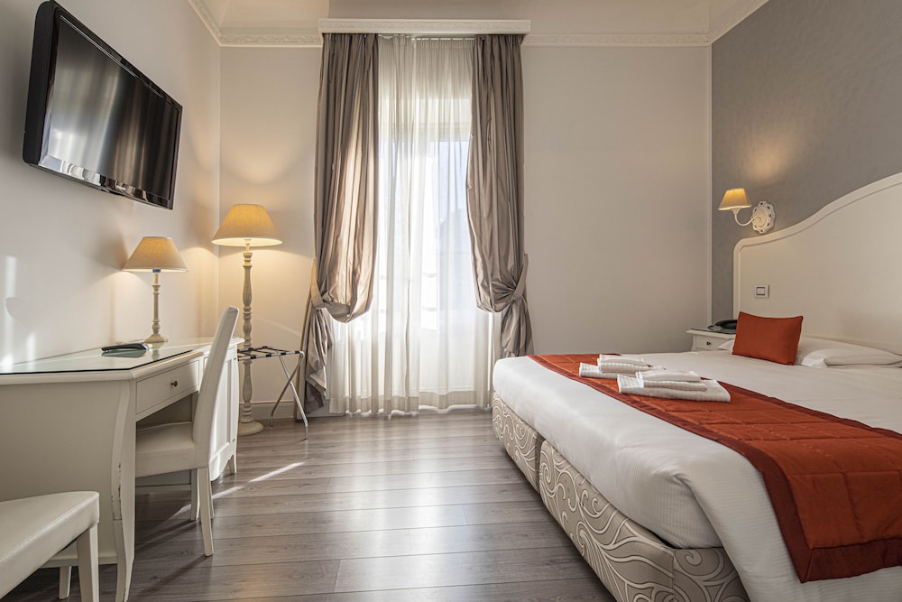 Standard Double or Twin Room photo 3