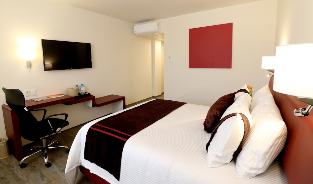 Standard Room, 1 Queen Bed - Photo 2