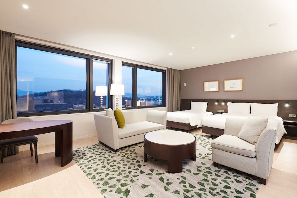 [Special Promotion] Premier Suite - 14PM check in&out / swimming pool benefits provided twice - Photo 2
