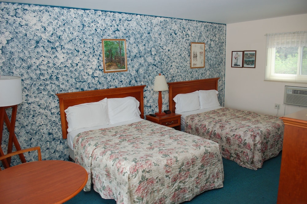 Standard Room, 2 Double Beds, Non Smoking, Mountain View photo 3