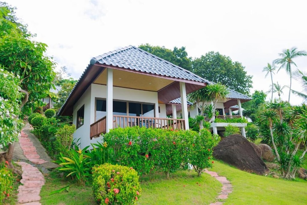 Deluxe Beachfront - Photo 5
