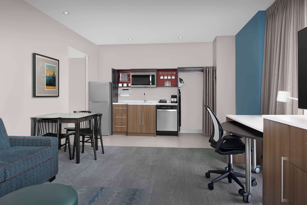 Suite, 1 King Bed, Accessible (Hearing) - Photo 6