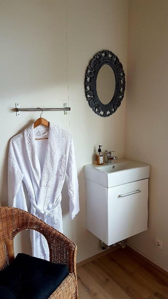 Single Room, Shared Bathroom photo 3