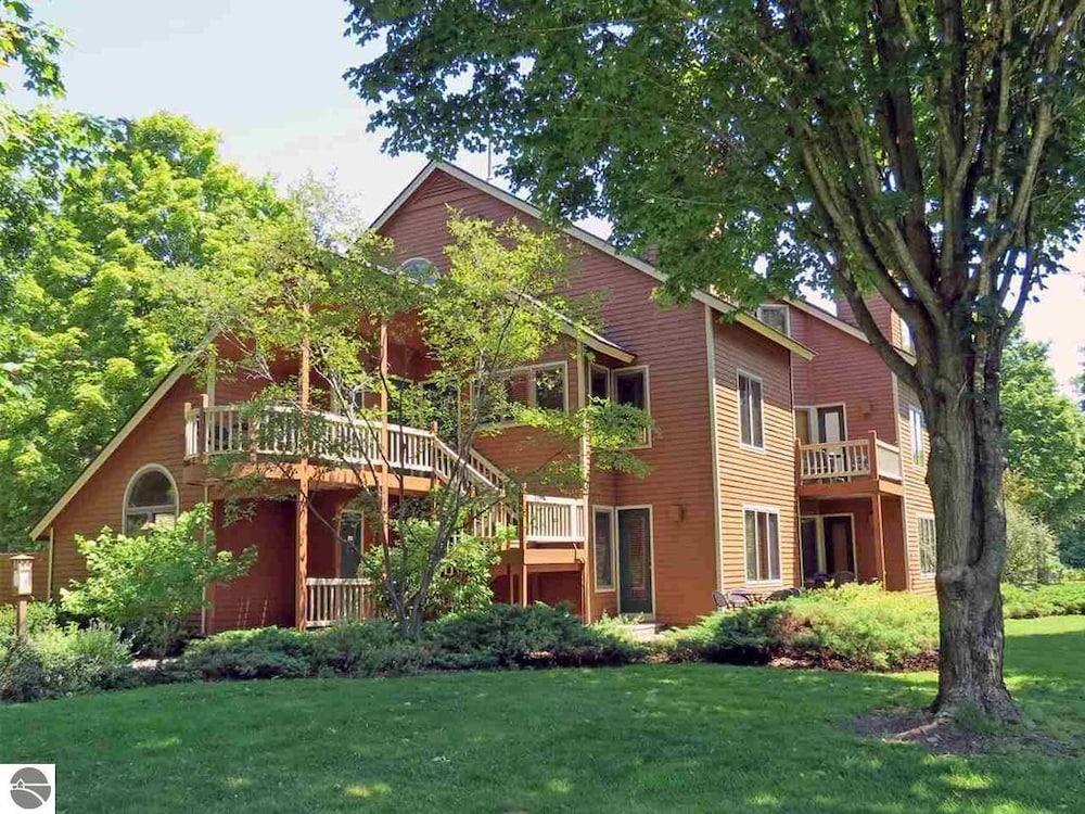 Condo, 2 Bedrooms photo 2