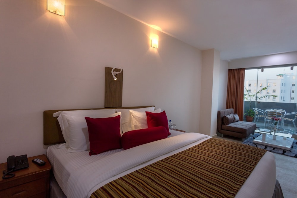 Deluxe Room - Photo 11