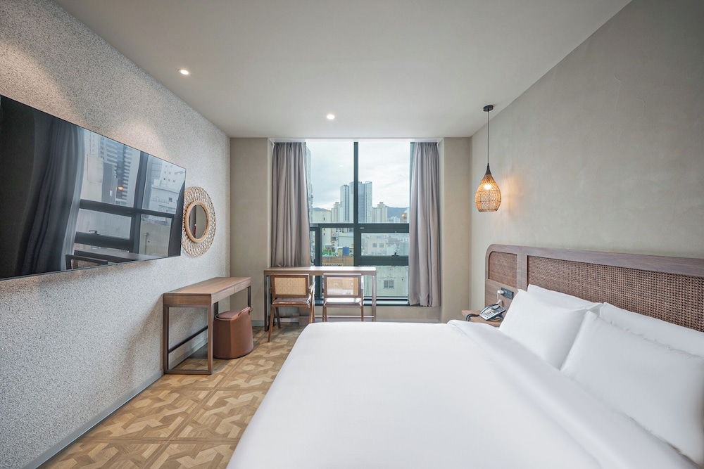 Grand Double Room, 1 King Bed, Non Smoking, City View