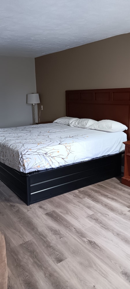 Standard Room, 1 King Bed, Smoking photo 1