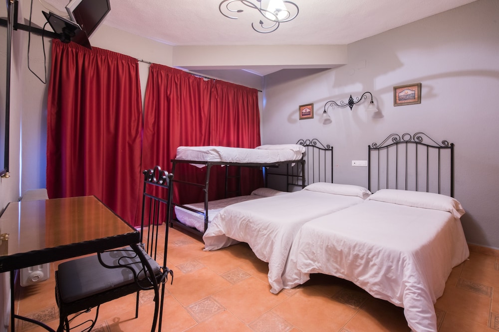 Habitación Cuádruple (2 Adultos + 2 Niños)
