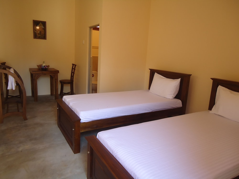 Economy Twin Room, 2 Twin Beds, Non Smoking photo 1