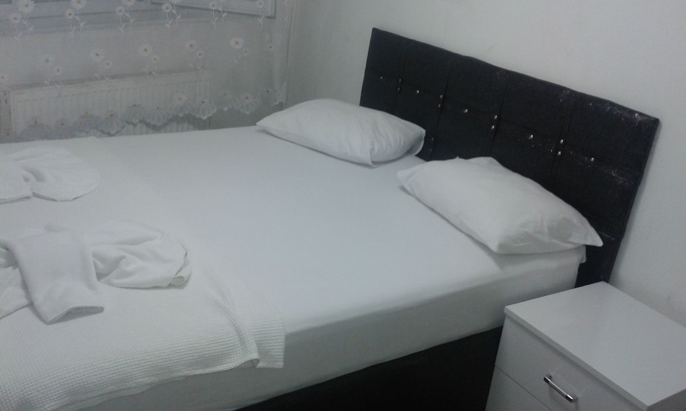 Economy Double or Twin Room (Basement) photo 1