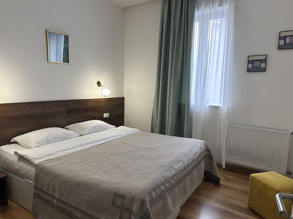 Standard Quadruple Room, 4 Bedrooms, Private Bathroom photo 3