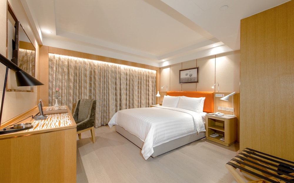 Superior Double Room (Partly Non-Smoking Room (with closed window)) photo 1