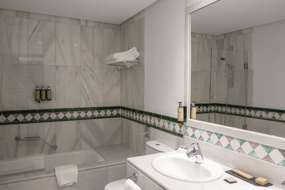 Standard Double or Twin Room - Photo 4