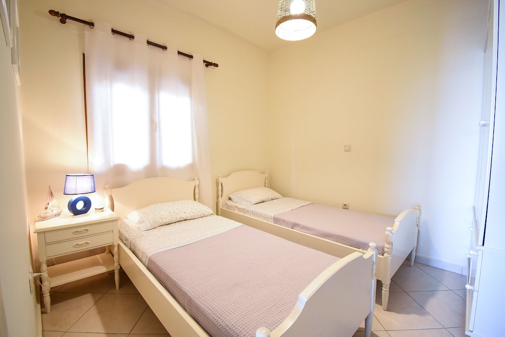 Comfort Apartment, 3 Bedrooms, Beach View photo 1