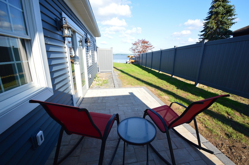 Premium Condo, 2 Bedrooms, Kitchen, Lakeside photo 3