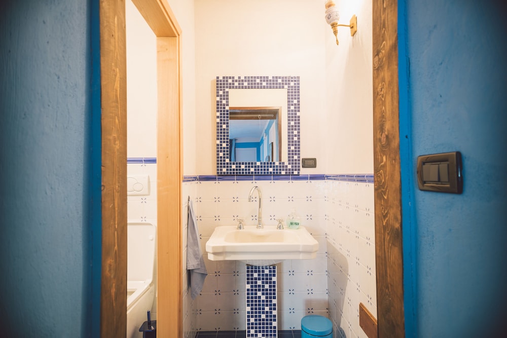 Design Quadruple Room, Balcony, River View (Blue) photo 2
