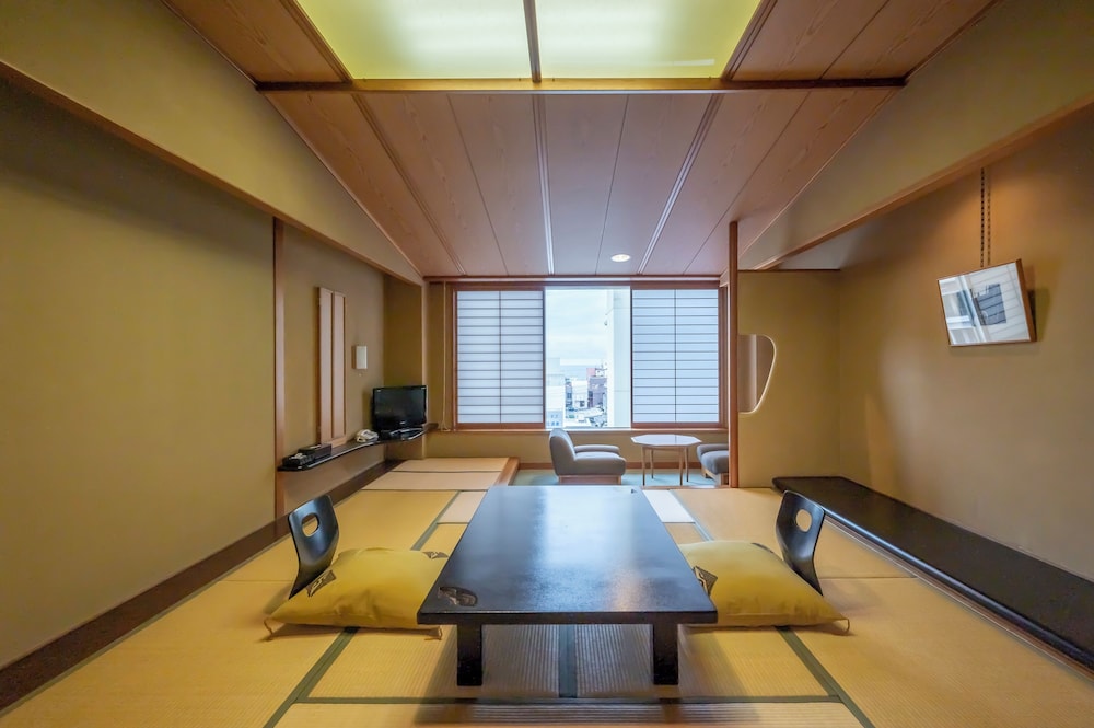 Traditional Room, Non Smoking (Japanese-Style, 5 Person Occupancy) photo 2