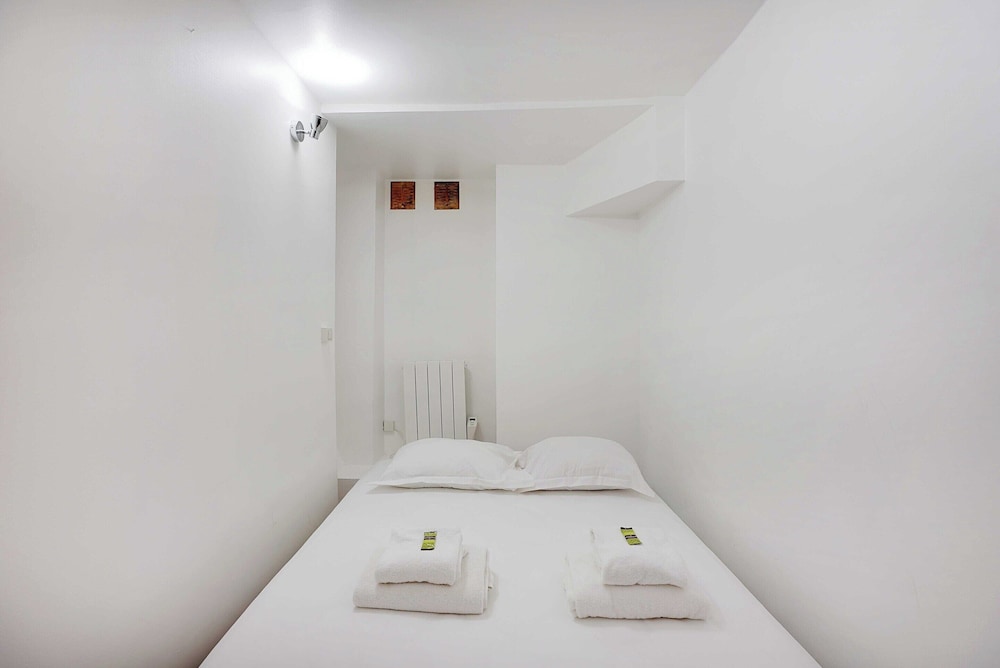 Apartment photo 2