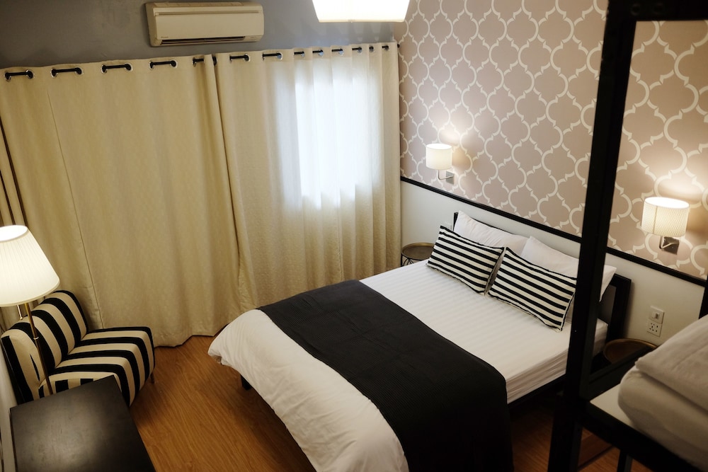 Deluxe Quadruple Room, Multiple Beds, 2 Bathrooms photo 1