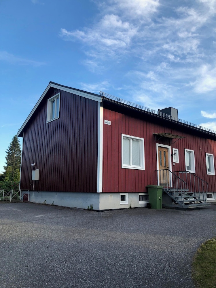 Traditional House, Garden View photo 1