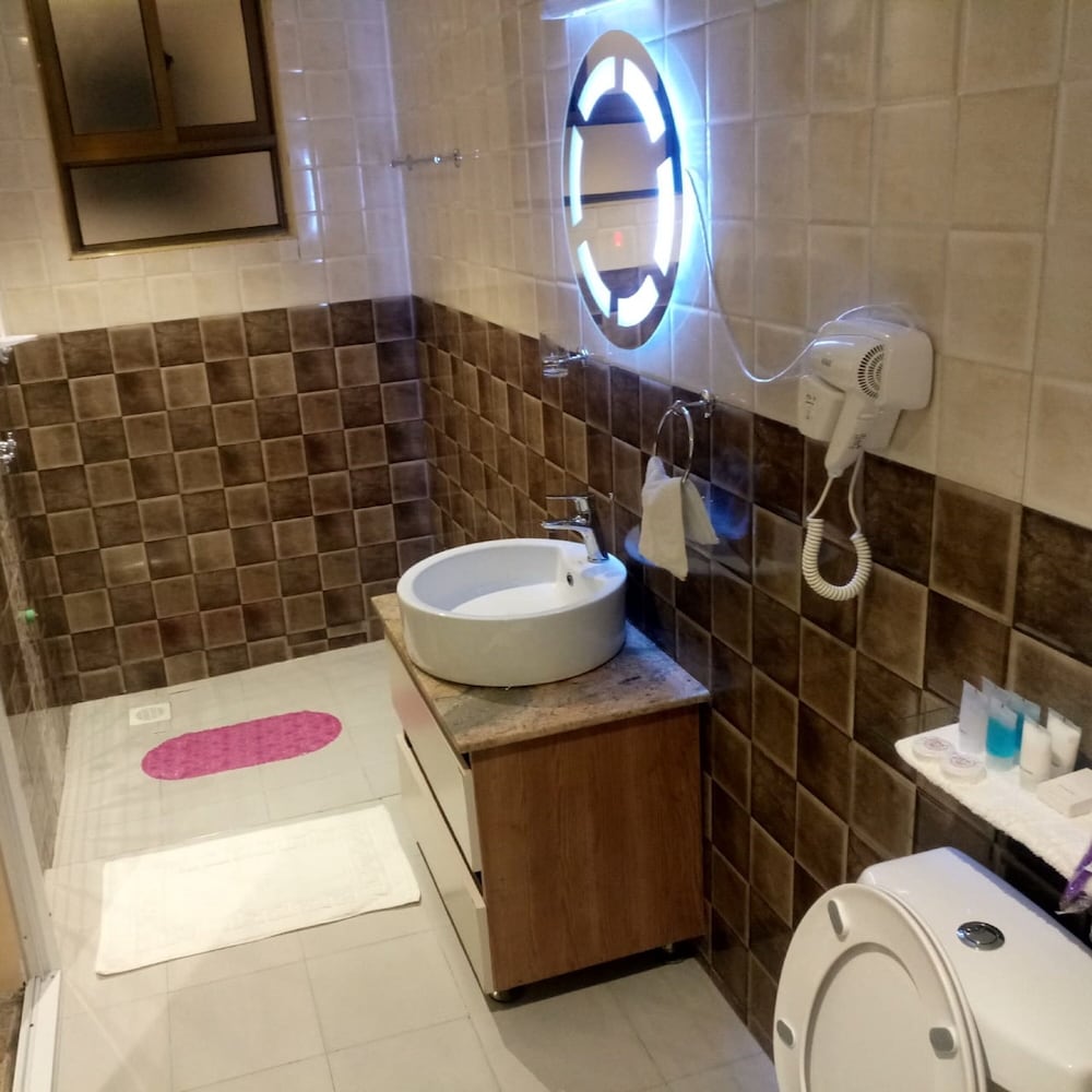 Twin Room - Photo 8