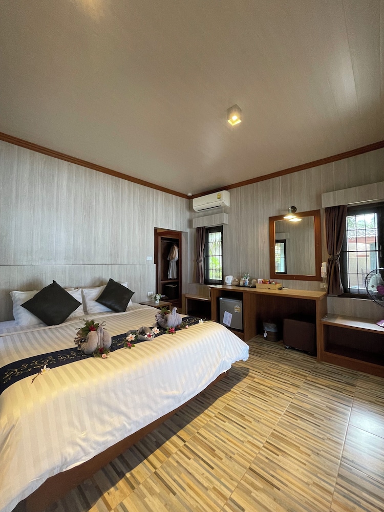 Air Con Beach Front Bungalow 2 Persons photo 3