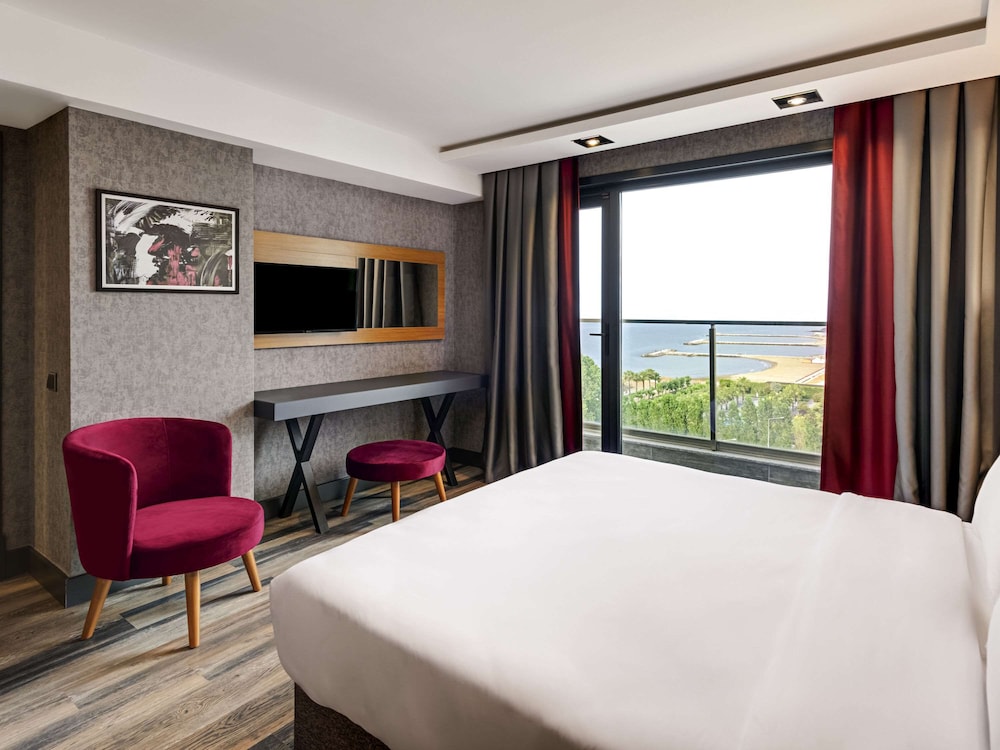 Junior Suite, Multiple Beds, Partial Sea View photo 1